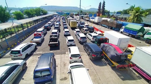 Situasi antrean kendaraan di Pelabuhan Gilimanuk, Senin (28/6/2022)