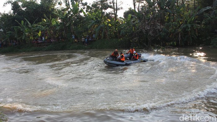 pelajar hilang tenggelam di jombang