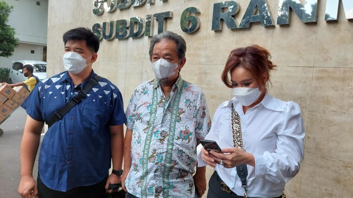 Pelapor ke Roy Suryo diperiksa polisi