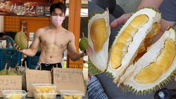 Demi Kuliah, Pria Ini Pamer Perut Six Pack Saat Jual Durian