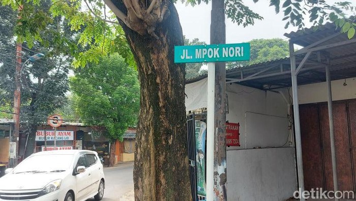 Penggantian nama jalan di Jakarta telah diresmikan oleh Gubernur DKI Jakarta Anies Baswedan. Hal tersebut berdampak pada warga sekitar jalan abru tersebut.