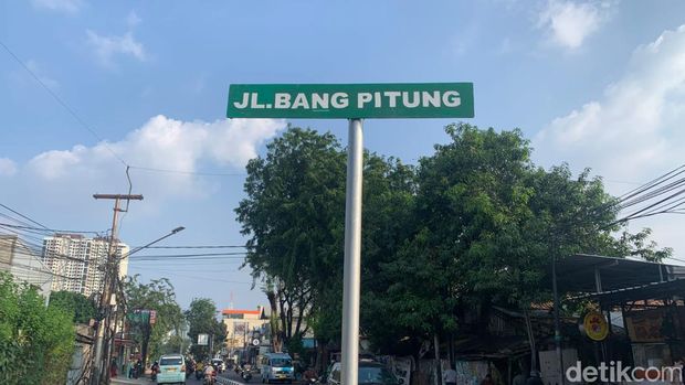 Penggantian nama jalan di Jakarta telah diresmikan oleh Gubernur DKI Jakarta Anies Baswedan. Hal tersebut berdampak pada warga sekitar jalan abru tersebut.