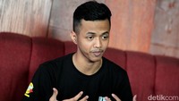 Wakhid Nurrokhim menceritakan teror mencekam saat KKN di Lampung lewat buku Misteri Rumah Bekas Lokasi Pembantaian di saat KKN.  Foto: Rafida Fauzia/ detikcom