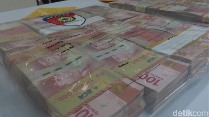 Polda DIY mengamankan uang dan dokumen barang bukti kasus korupsi yang menjerat eks Direktur RSUD Wonosari, Selasa (28/6/2022).