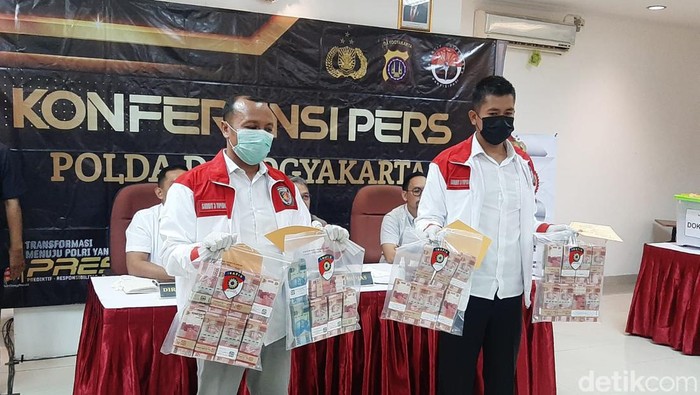 Polda DIY tangkap eks Direktur RSUD Wonosari Gunungkidul terkait kasus korupsi, Selasa (28/6/2022).