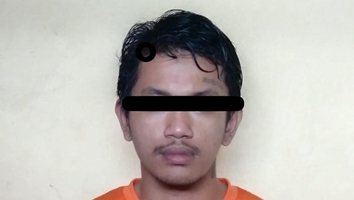 RZ (22) polisi gadungan di Tigaraksa, Kabupaten Tangerang.