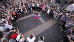 Potret Meriah Pesta Kelulusan Sekolah di Rusia
