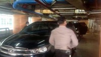 KPK melakukan penggeledahan di penthouse mantan Bupati Tanah Bumbu Mardani H Maming di Jakarta. Penggeledahan itu dilakukan di Penthouse Kempinski Private Residence, Jakarta Pusat.