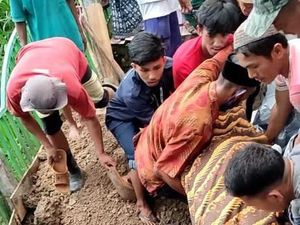 Warga Dibunuh KKB Papua Dimakamkan di Sulsel, Sosoknya Dikenal Pekerja Keras