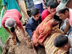 Warga Dibunuh KKB Papua Dimakamkan di Sulsel, Sosoknya Dikenal Pekerja Keras