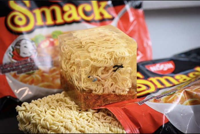 Pria ubah makanan jadi dunia kecil penuh cerita Pria ubah makanan jadi dunia kecil penuh cerita