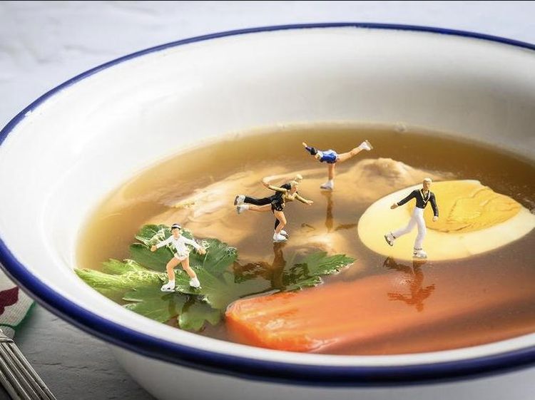 Keren! Pria Ini Ubah Makanan Jadi Dunia Kecil Penuh Cerita