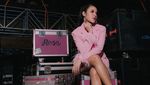Potret Raisa Jadi Cewek Kue