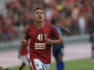 Gol Tunggal Irfan Jaya Bawa Bali United Unggul 1-0 Atas PSM di Babak Pertama