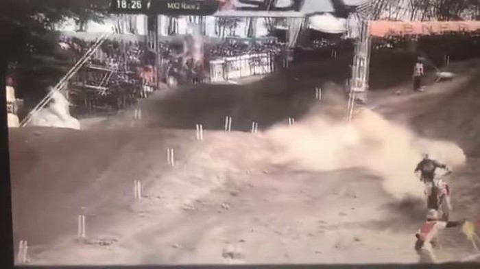 Screenshot marshal ditabrak crosser di MXGP Samota, Sumbawa, NTB, Minggu (26/6/2022).