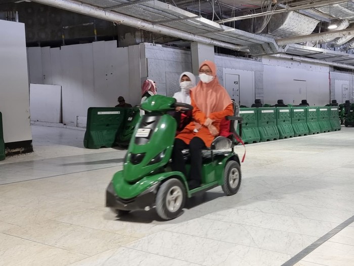 Sekuter listrik untuk membantu jamaah haji untuk tawaf dan sai.