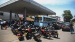 Sri Lanka Bangkrut, Warga Antre Beli BBM Pakai Ini