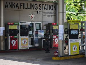 Krisis BBM di Sri Lanka Makin Parah, Sopir Taksi Sampai Antre 2 Hari