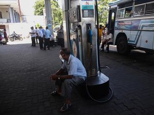 Sri Lanka Bangkrut, Warga Sulit Dapat BBM-Sekolah Ditutup