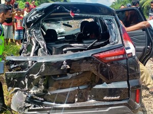 Mobil yang Dikendarai ASN Pemkab Batu Bara Ditabrak Kereta Api