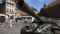 Pameran, yang disebut Untuk Kebebasan Kami dan Milik Anda, dibuka pada malam KTT NATO di Madrid yang bertujuan untuk meningkatkan kekuatan reaksi cepat aliansi militer dan dukungan militer untuk Ukraina. Maliar juga mengatakan ada rencana membawa pameran itu ke Republik Ceko dan tempat lainnya di Eropa.