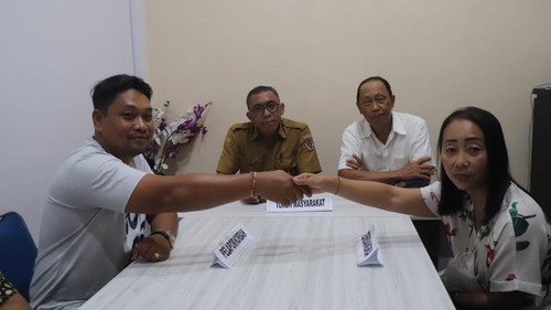 Polresta Denpasar menghentikan penanganan kasus penipuan dan penggelapan dana BPR Rp 227 juta yang melibatkan tersangka IA Octavia Satrya Ratih (48) dan korban Putu Gede Noviartha (42) melalui Restorative Justice (RJ), Senin (27/6/2022)