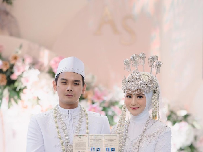 Viral kisah pramugari bertemu dengan jodohnya di Twtter baru satu bulan pendekatan langsung naik pelaminan. Viral kisah pramugari bertemu dengan jodohnya di Twtter baru satu bulan pendekatan langsung naik pelaminan.