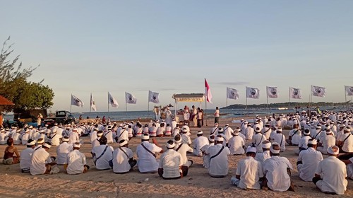 Warga Desa Adat Intaran menempuh jalur niskala dalam upaya penolakan terminal LNG di mangrove.