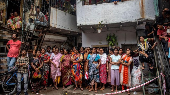 MUMBAI, INDIA JUNE 28: Rescue operations underway as 14 people died and 23 rescued after a four-storey building collapsed late Monday night at Naik Nagar, Kurla (East), on June 28, 2022 in Mumbai, India. A wing of the building located in Naik Nagar society collapsed while another wing was evacuated as it too is dilapidated, said officials of the Brihanmumbai Municipal Corporation (BMC). (Photo by Satish Bate/Hindustan Times via Getty Images)