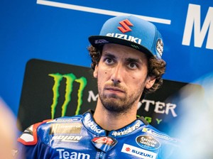Momen Alex Rins Marah-marah ke Marshal Usai Crash