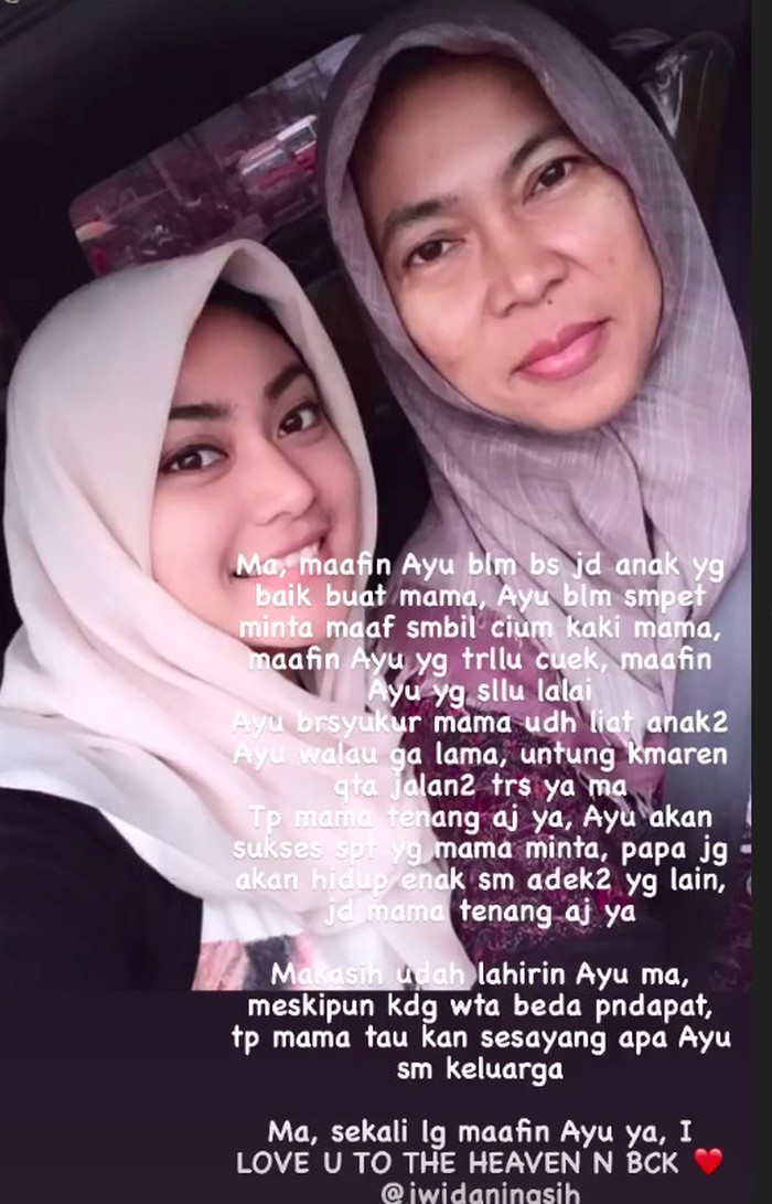 Ayu Anjani Ayu Anjani bersama ibunda