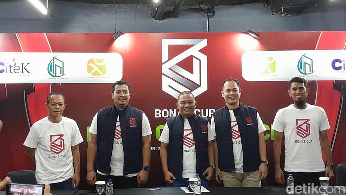 Panitia Bonas Cup 2022 saat memberikan keterangan. (Foto: Aldi/detikSumut)