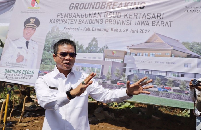 Bupati Bandung Dadang Supriatna