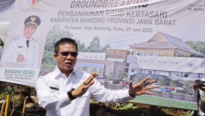 Bupati Bandung Dadang Supriatna