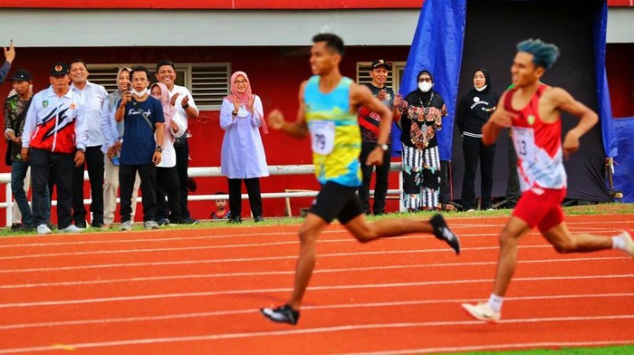 bupati ipuk semangati atlet Banyuwangi di Porprov Jatim