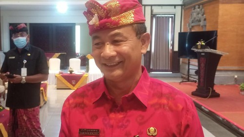 Bupati Karangasem I Gede Dana.