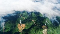 China telah membangun lebih banyak ladang angin baru yang membuat negara ini memiliki pembangkit listrik tenaga angin terbanyak di dunia.  