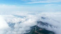 Diketahui, China lebih banyak membangun ladang angin di darat dari pada tenaga angin yang dibangun di laut.  