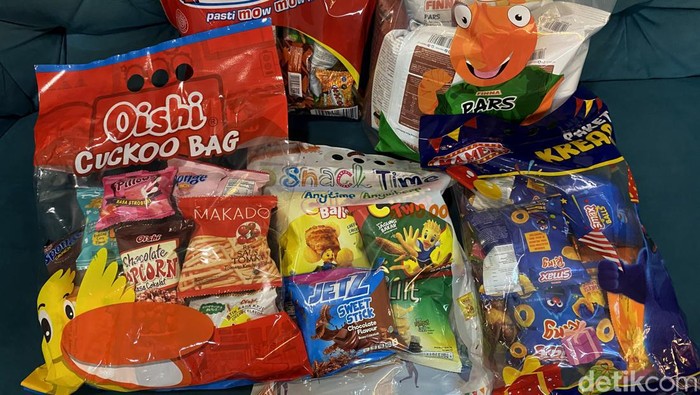Deretan Paket 'Ciki' yang Jadi Oleh-oleh Khas PRJ, Apa Saja? Paket snack berisi makanan ringan yang dikemas dalam bingkisan jadi jajanan yang populer di Pekan Raya Jakarta. Paket snack ini seakan jadi oleh-oleh khas PRJ.