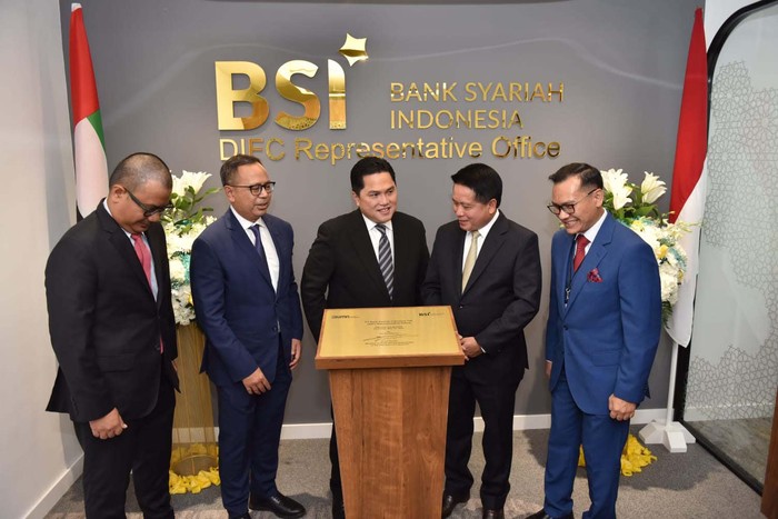 Menteri BUMN Erick Thohir kunjungi Representative Office BSI Dubai-UAE. BSI terus perkuat bisnis global untuk dukung visi menjadi top ten global islamic bank.