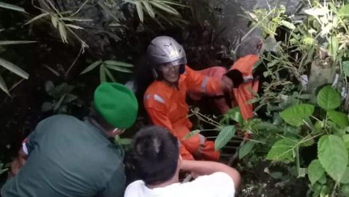 Evakuasi purnawirawan TNI ditemukan tewas di Sungai Yeh Dati, Desa Banjar Anyar, Kecamatan Kediri, Tabanan, Bali, Rabu (29/6/2022).
