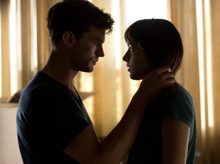 Cuplikan adegan di Fifty Shades of Grey.