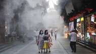 Brrr... Pedestrian di China Dibikin Bak Kulkas Gegara Cuaca Panas