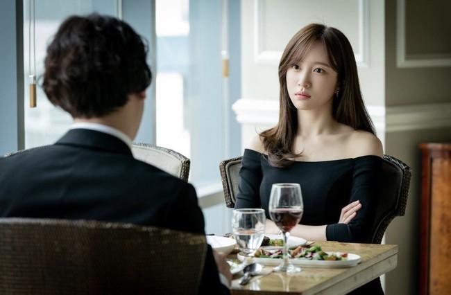 Bintang drama Korea Idol The Coup itu terpaut 10 tahun dengan kekasihnya. Yang Jae Woong berusia 40 tahun, sedangkan Hani EXID genap berusia 30, bulan lalu. Foto: dok. Instagram @ahnanihh