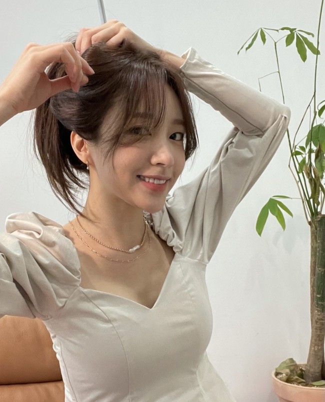 Hubungan asmara Hani EXID dilaporkan secara eksklusif oleh Wikitree hari ini, Rabu (29/6/2022). Agensinya Sublime Artist Agency pun membenarkan bahwa artisnya berpacaran dengan Yang Jae Woong.Foto: dok. Instagram @ahnanihh