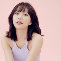 Hani EXID dikabarkan berpacaran dengan seorang psikater Yang Jae Woong yang sering muncul di televisi. Tak sedikit penggemar yang terkejut karena dia menutup rapat hubungannya selama dua tahun. Foto: dok. Instagram @ahnanihh