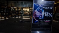 Tempat ini menutup operasionalnya buntut promo miras untuk Muhammad dan Maria yang terjadi di Jakarta. ANTARA FOTO/NOVRIAN ARBI.