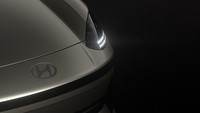 Jika dilihat dari sejumlah foto yang diunggah, nampak mobil listrik ini makin terlihat modern dan canggih. Foto: Doc. Hyundai/Carscoops