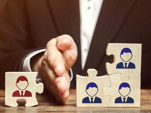 Teman Sering Pinjam Uang, Bagaimana Cara Halus Menghindarinya?