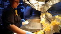 Manajer Kualitas Vkusno &tochka, Alexander Merkulov mengatakan komposisi burger tidak berubah. Peralatan McDonalds juga tetap ada.